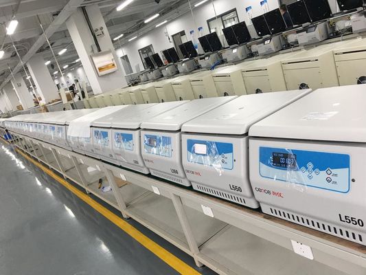 Mesin Sentrifuge Laboratorium L550 Cence 5310xg Max RCF Kapasitas 4x500ml Kebisingan Rendah <65dB(A) Meja Sentrifuge Kecepatan Rendah