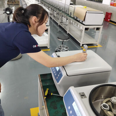 Mesin sentrifugal PRP dengan kecepatan maksimum 5000 rpm 3555xg RCF dan LCD Display untuk penggunaan laboratorium